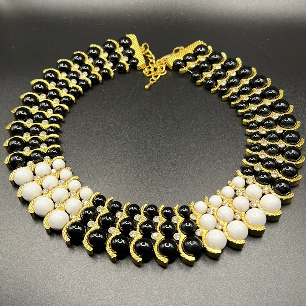 IMAN black and white Cleopatra style necklace